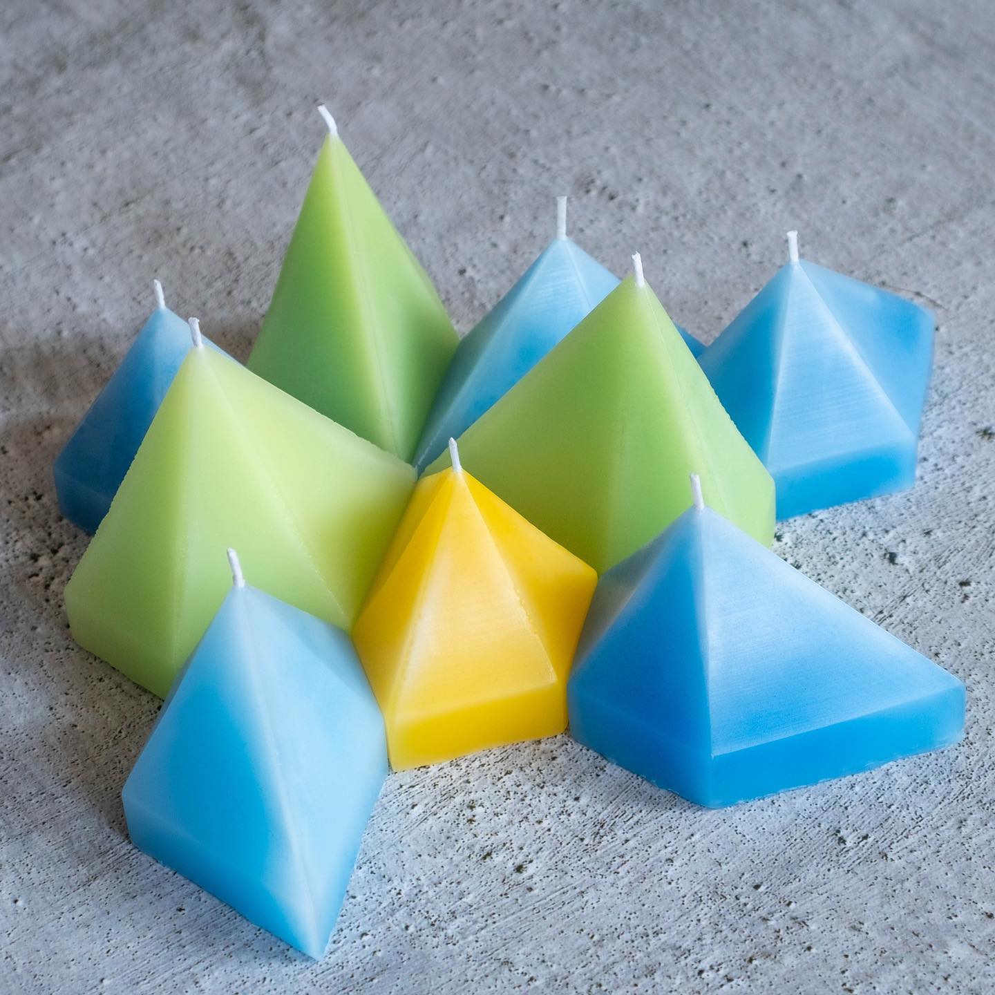 Multiple candles placed together create an interesting “candle landscape”

#productdesign #designproduct #designobject #objectdesign #productdevelopment #candles #candledesign #candleart #candlelovers #candlesofinstagram #candlegram #candlemaking #candlemaker #candlemakers #decorativecandles #sculpturalcandles #tesselation #geometry #geometric #pattern #patternlove #modularity #homedeco #homedecoration #homeaccessories #materialdesign #materialresearch #designdetails